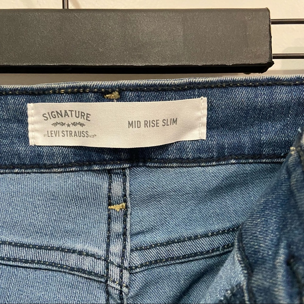 Levi's Women's Medium Wash Med Rise Slim Jeans Size 14S - Picture 9 of 13